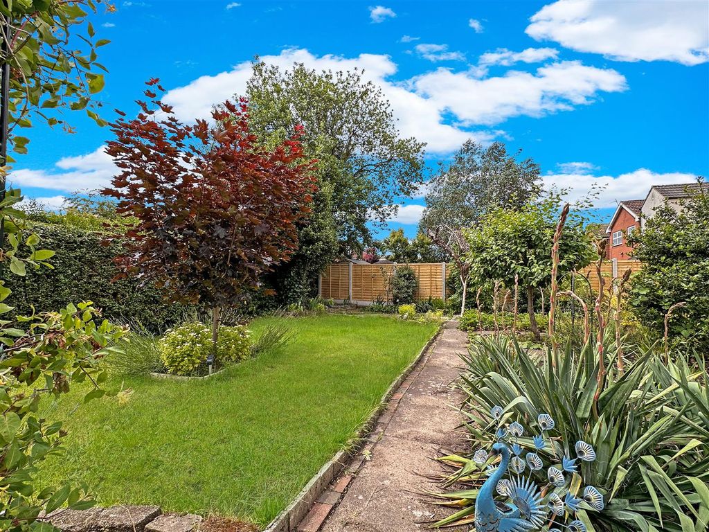 Property photo 3 of 20 Lovely Garden 978