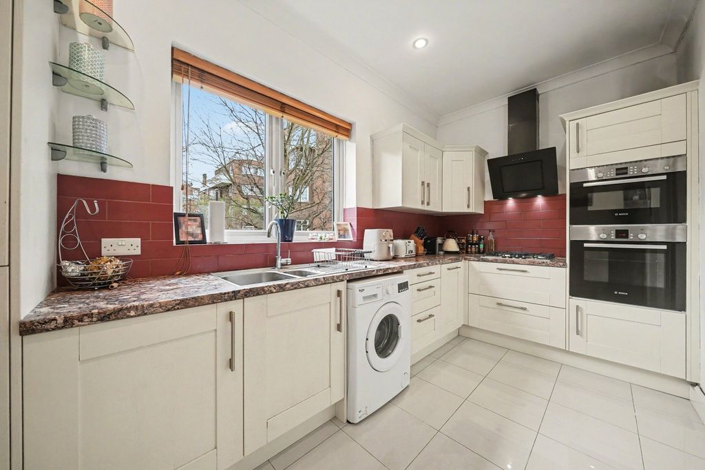 Property photo 2 of 8 Picture No. 13