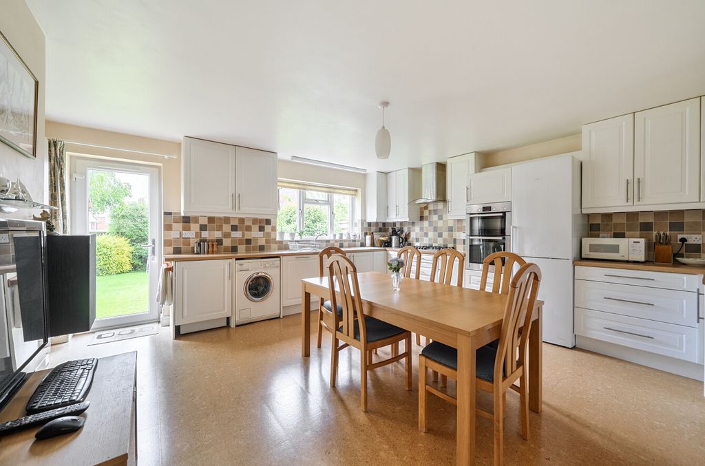 Property photo 2 of 12 145951786A0c9463848A7