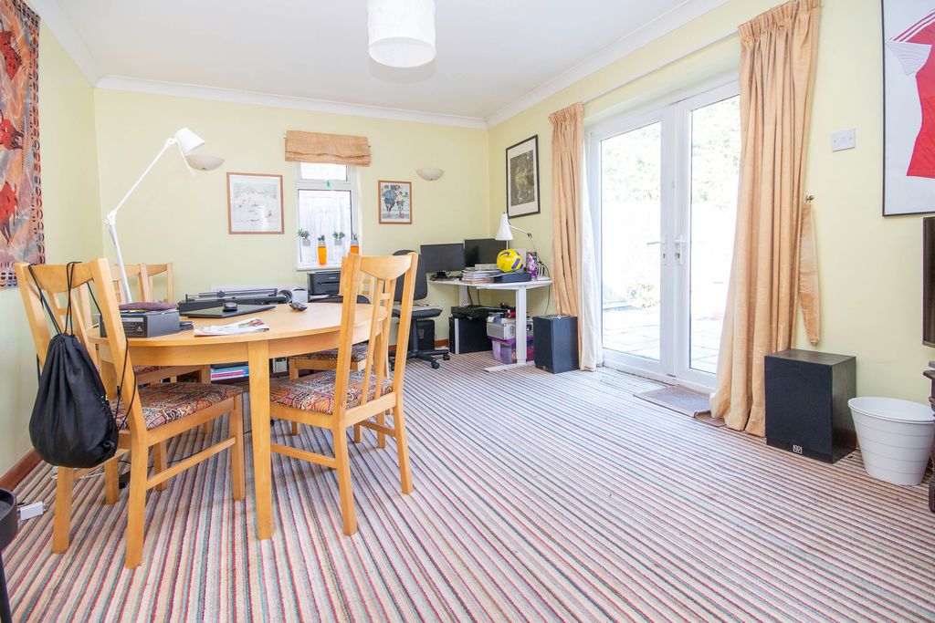 Property photo 3 of 16 Family Room/ Annexe Lounge