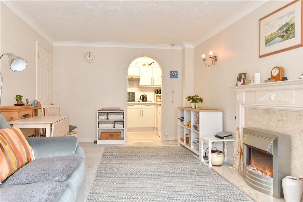 Property photo 2 of 8 Lounge