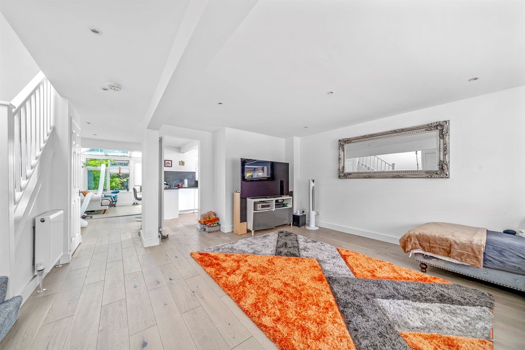 Property photo 2 of 19