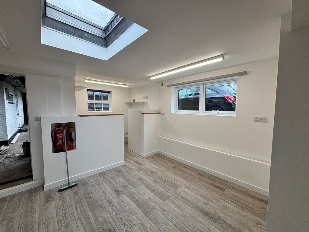 Property photo 2 of 4