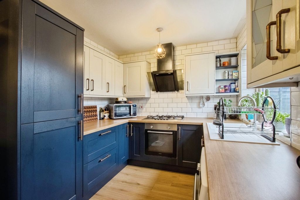 Property photo 2 of 19 Pbox-Img.Jpg