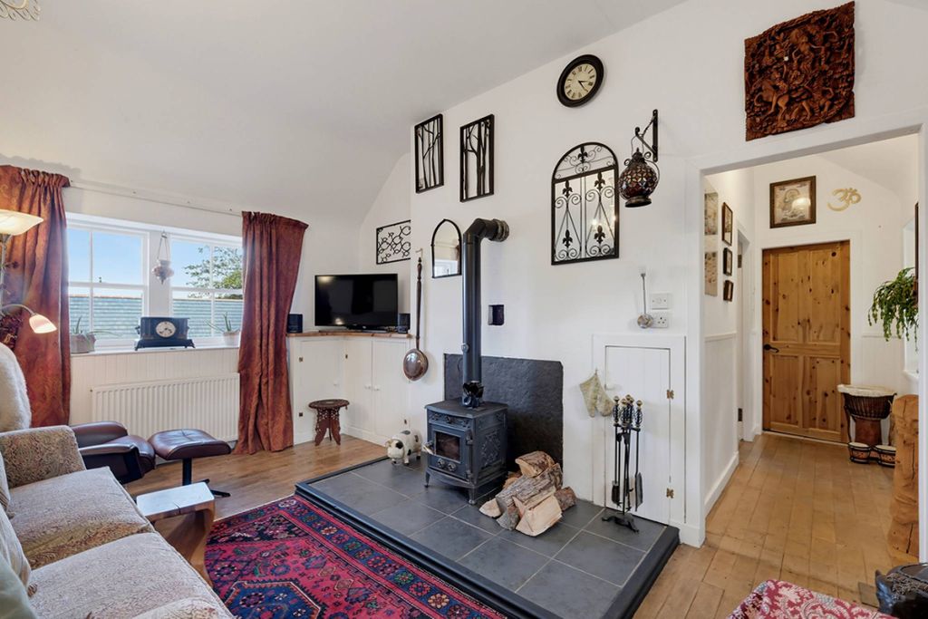 Property photo 2 of 32