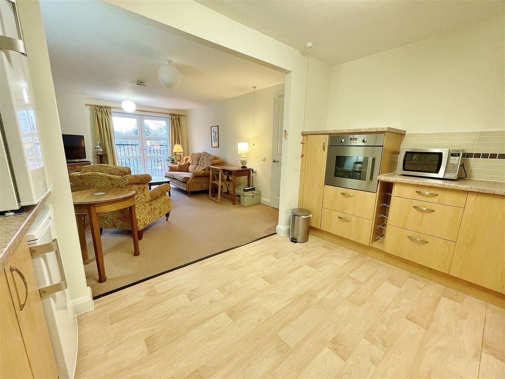 Property photo 3 of 28 Kitchen Lounge