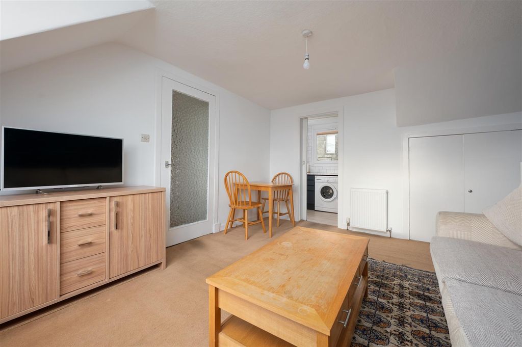 Property photo 2 of 21 27Victoriastreet014.Jpg