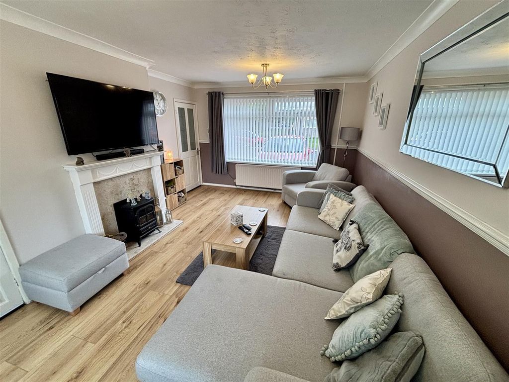 Property photo 2 of 12 Open Plan Living And Dining Room