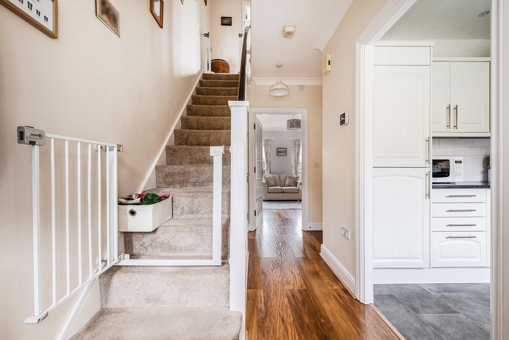 Property photo 3 of 25