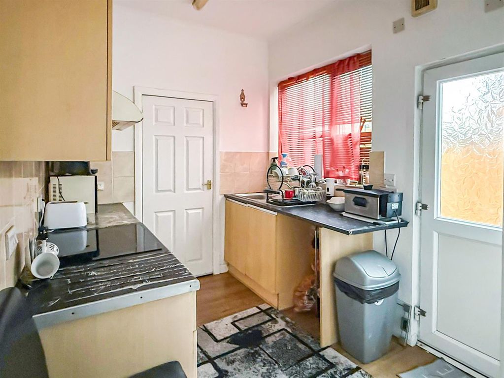 Property photo 2 of 14 Kitchen