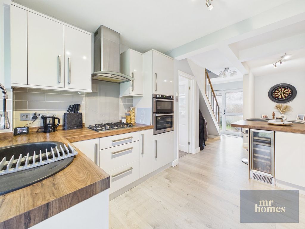 Property photo 3 of 28