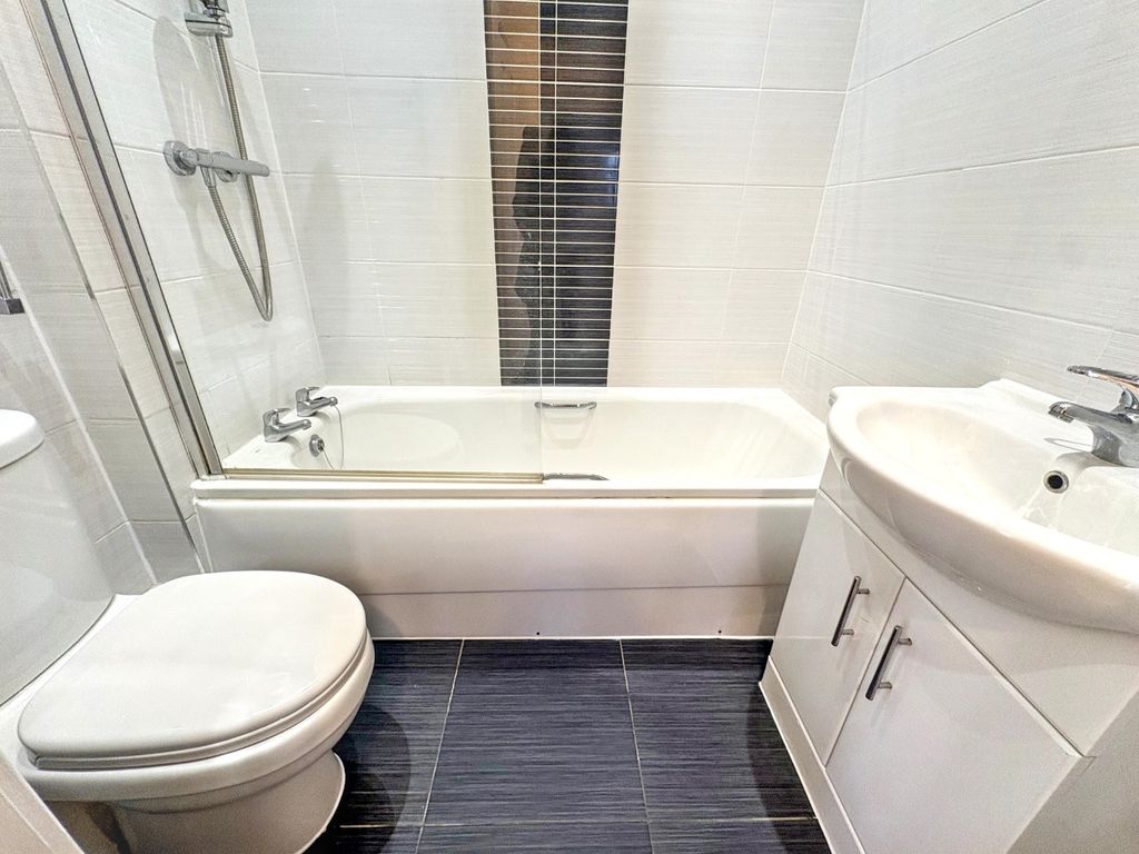 Property photo 3 of 13 4937203