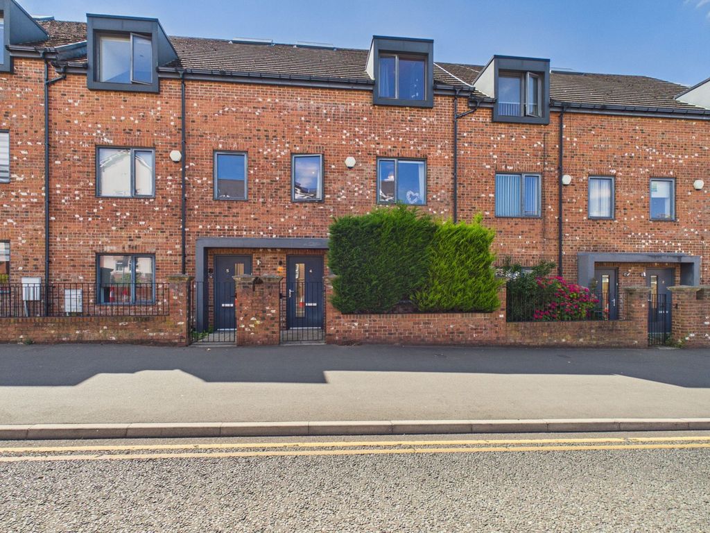 Property photo 1 of 17 External