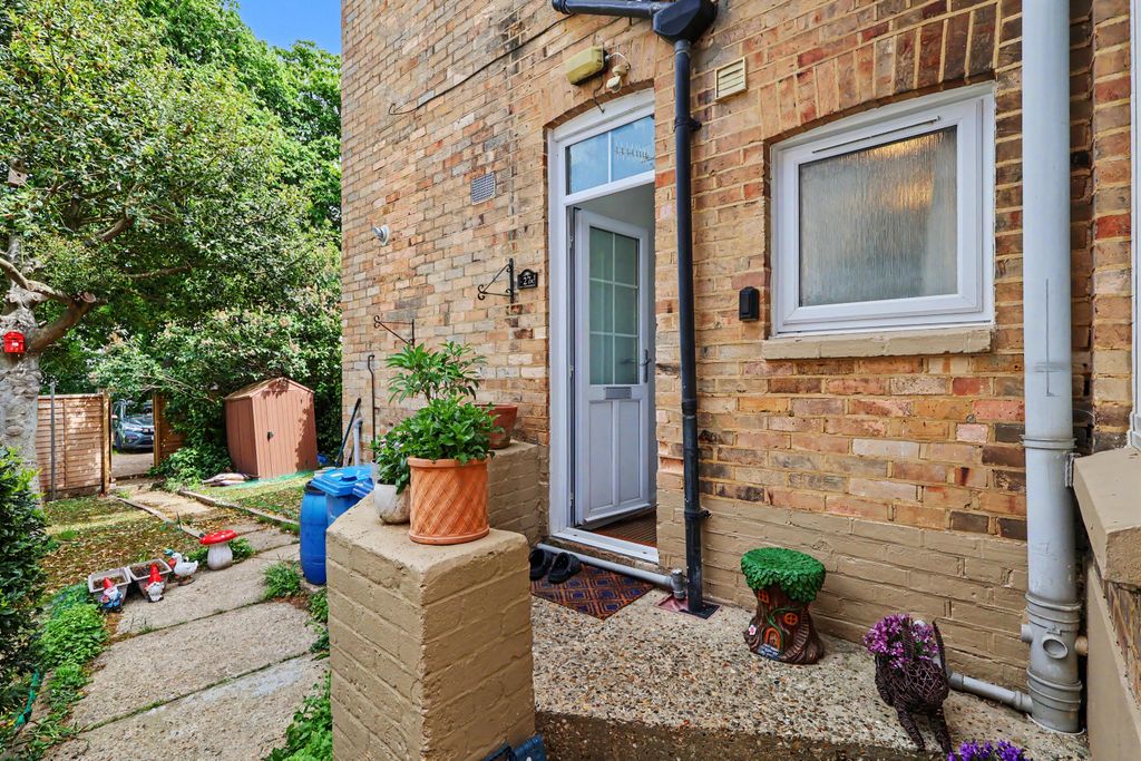 Property photo 2 of 11