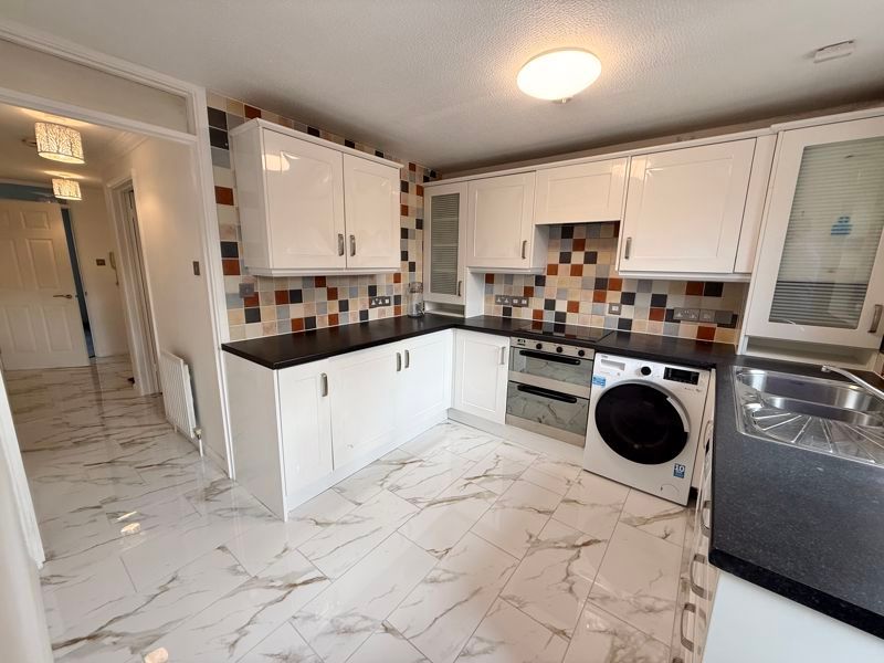 Property photo 3 of 12 Kitchen