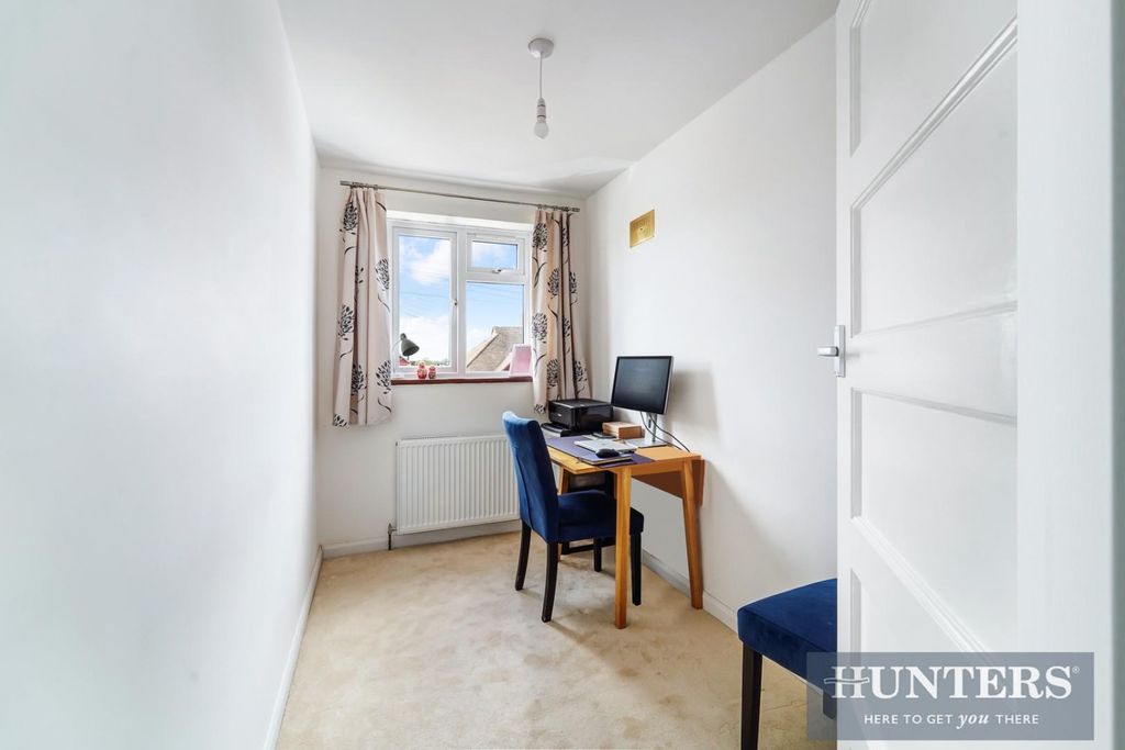 Property photo 2 of 12 Lynmouth Avenue (10).Jpg