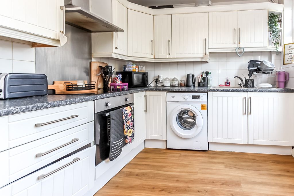 Property photo 2 of 7 Kitchen/Dining Room