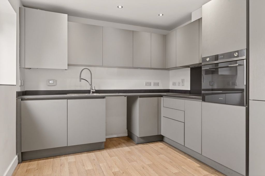Property photo 2 of 8 Kitchen