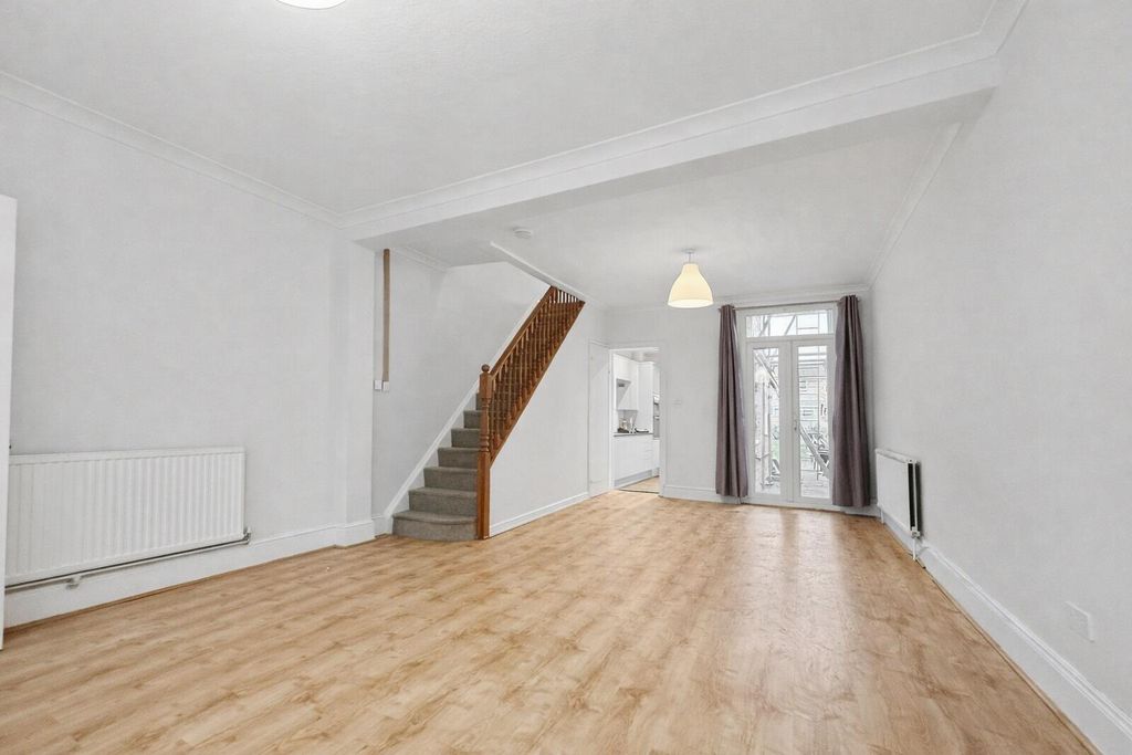 Property photo 3 of 9 Lounge.Png