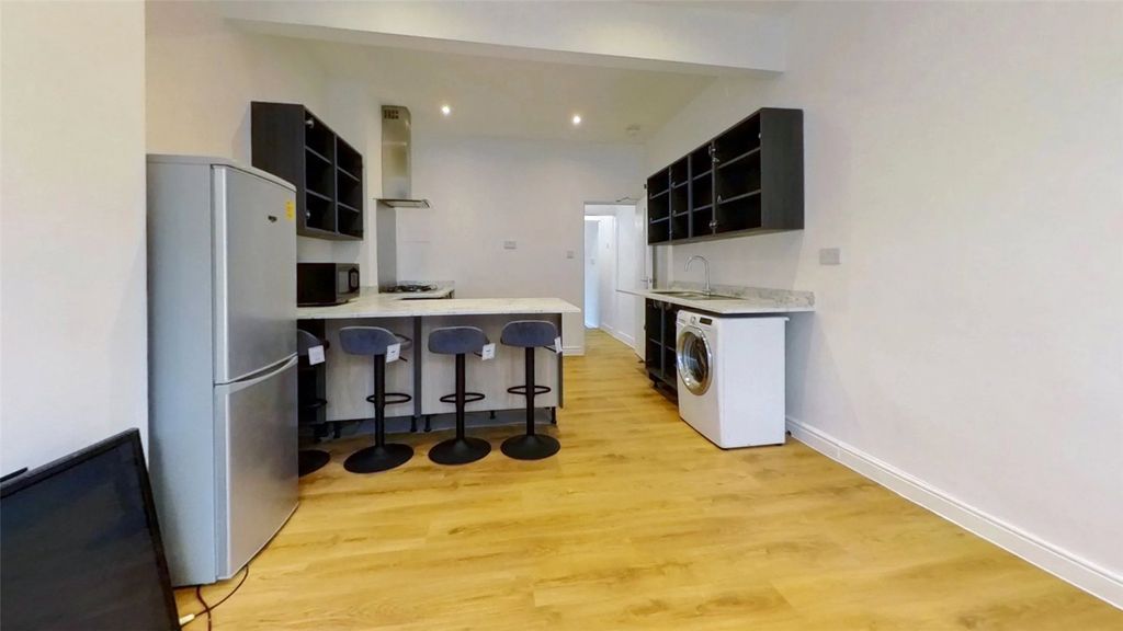 Property photo 2 of 13 Picture No. 10