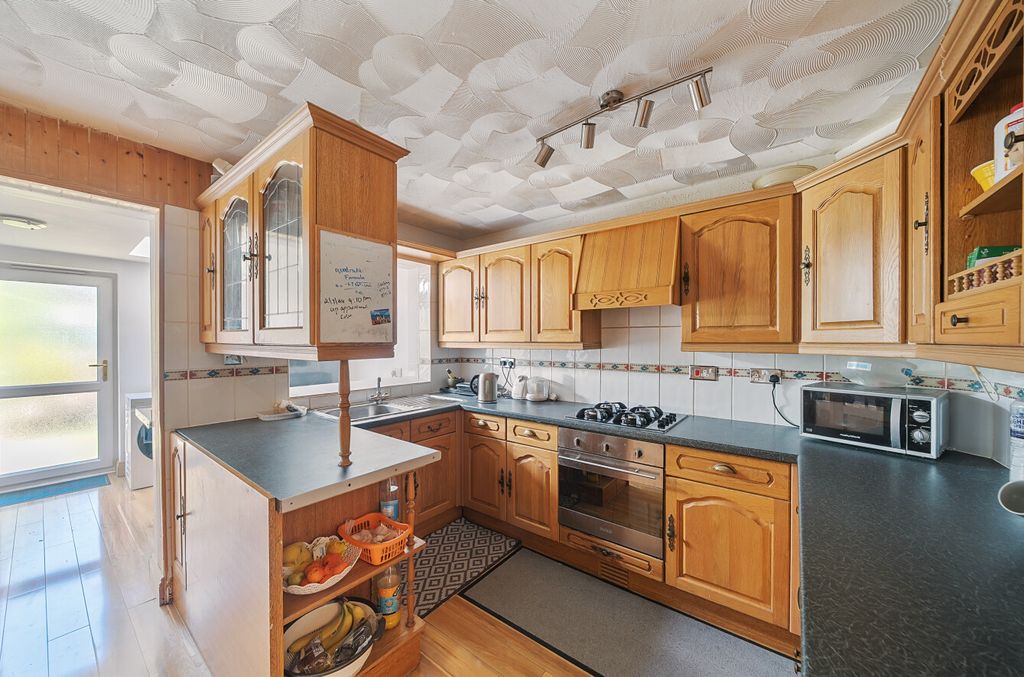 Property photo 3 of 12 35-681De6c035A06-...