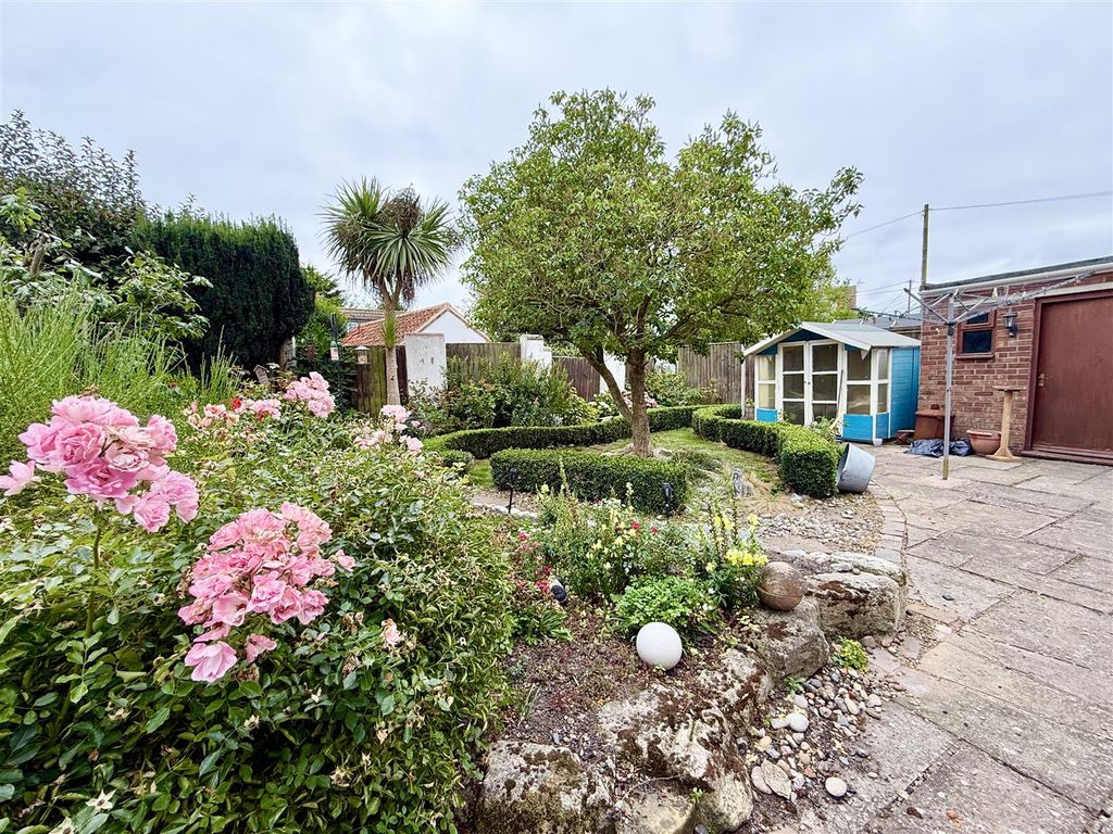 Property photo 3 of 18 Garden