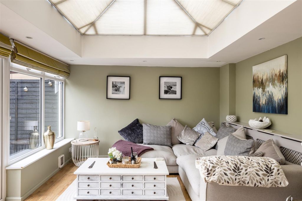 Property photo 3 of 23