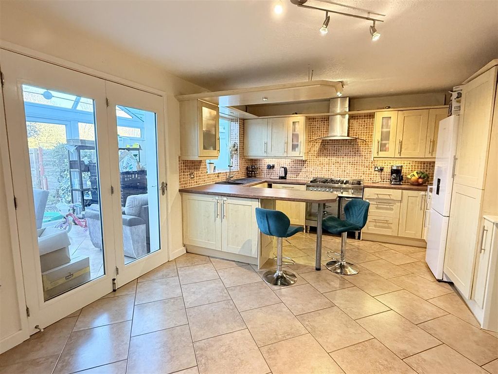 Property photo 3 of 15 Kitchen Diner