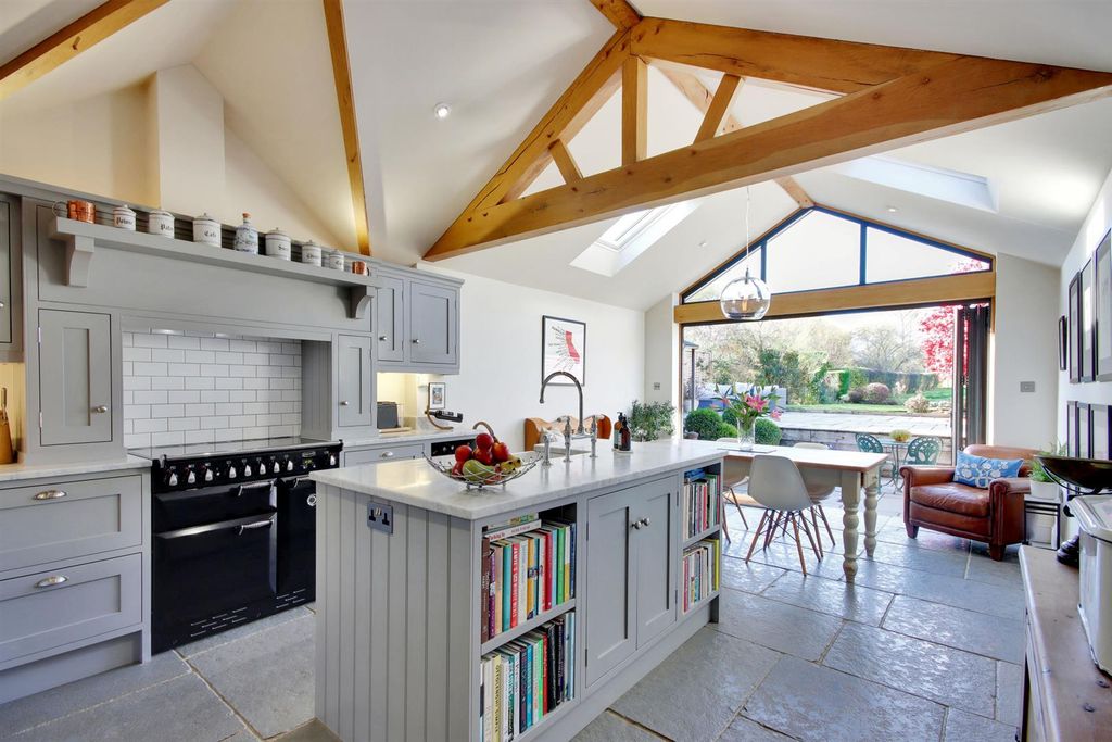 Property photo 2 of 21 62198_021.Jpg