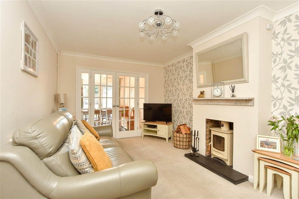 Property photo 2 of 17 Lounge