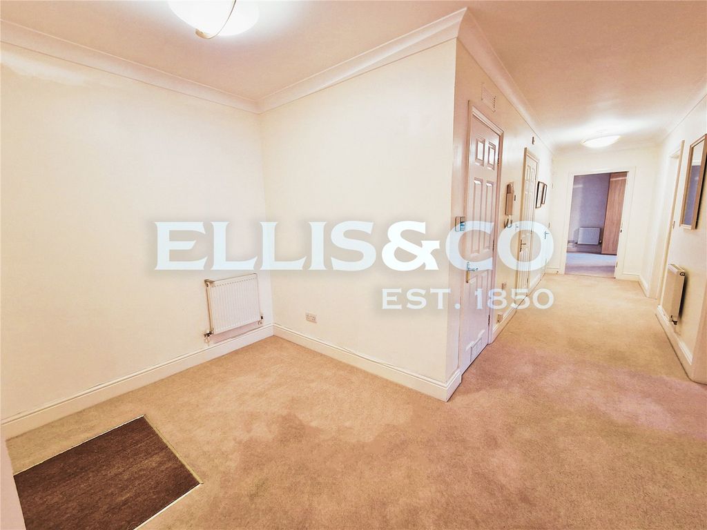 Property photo 3 of 19 Picture No. 01