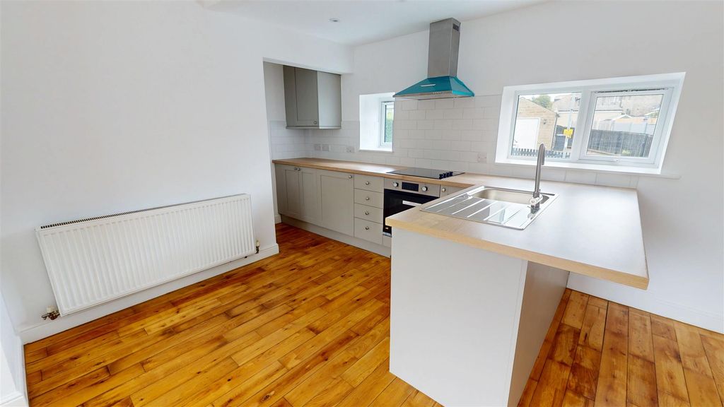 Property photo 3 of 8 Kitchen/Living