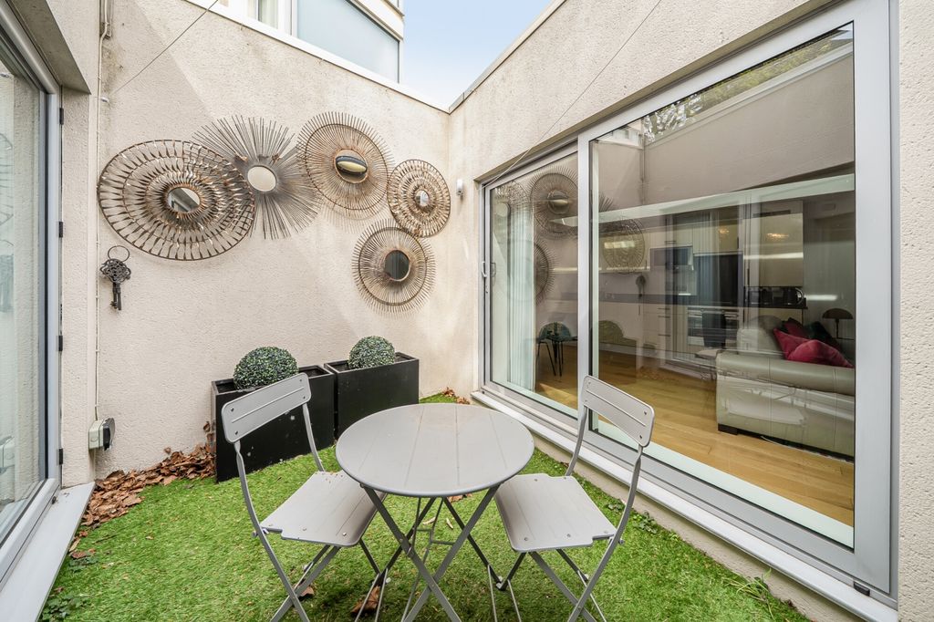 Property photo 3 of 21 Patio (3)