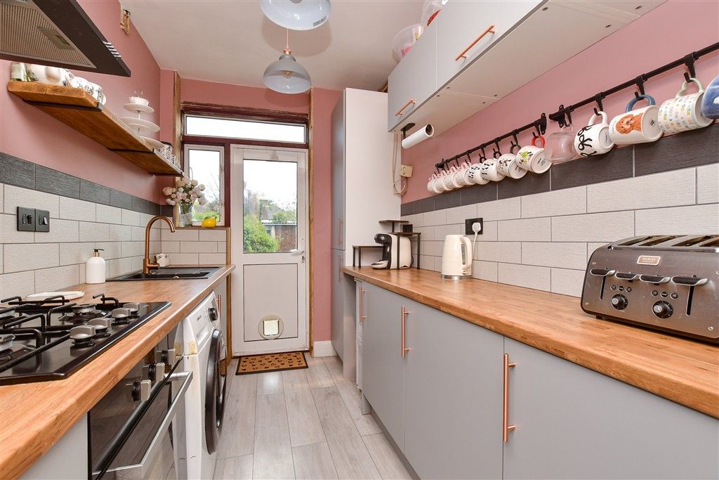Property photo 2 of 8 Kitchen