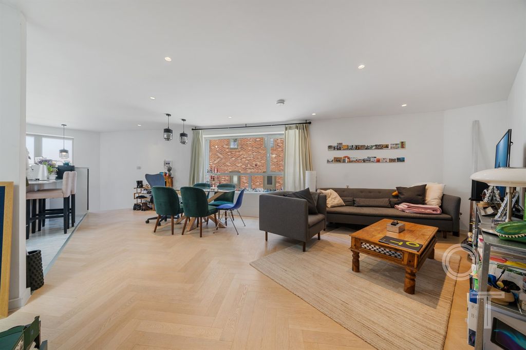 Property photo 1 of 11 Reception(Main)