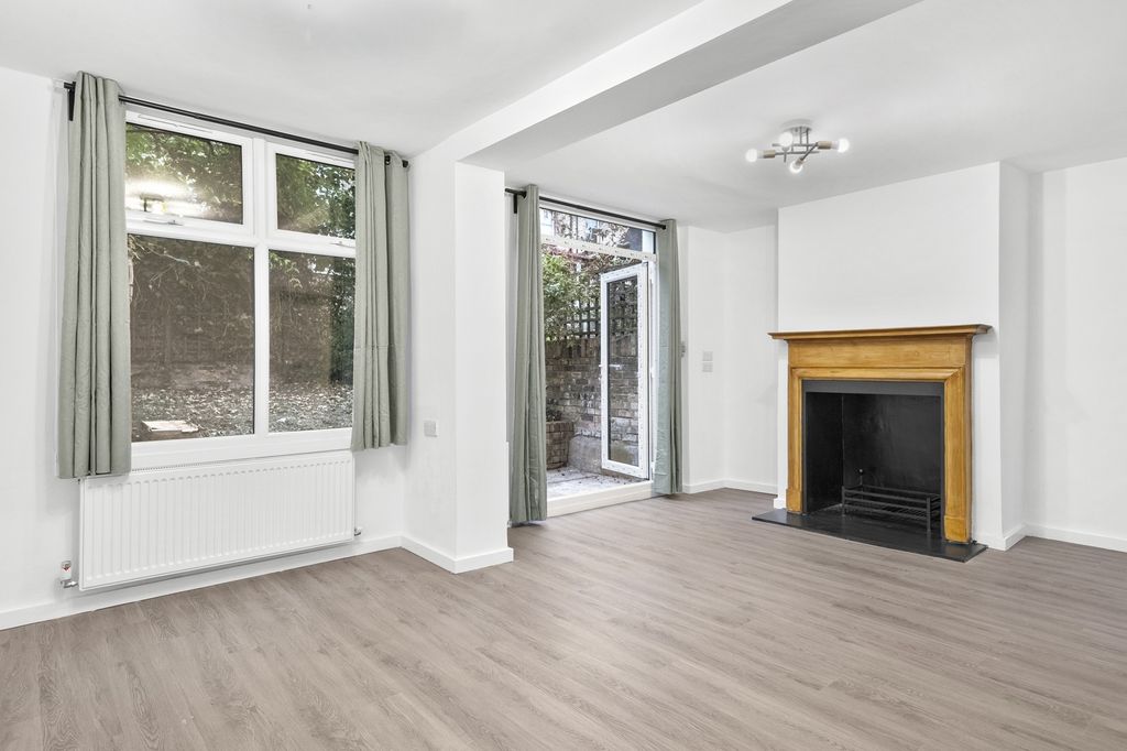 Property photo 2 of 15 Reception