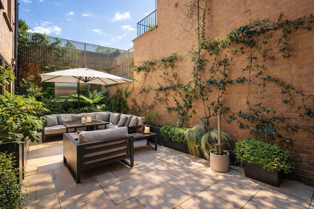 Property photo 1 of 19 2 Tennyson Garden 2.Png