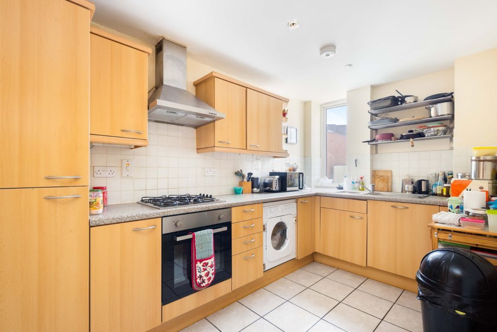 Property photo 3 of 12 Kitchen