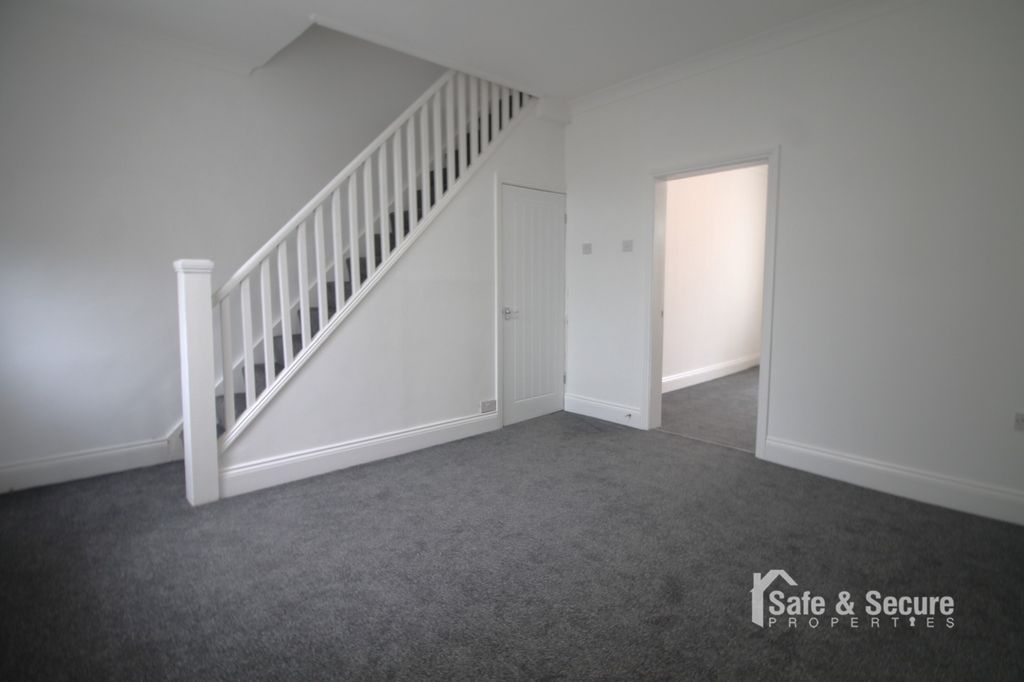 Property photo 2 of 12 Dining Room (2)