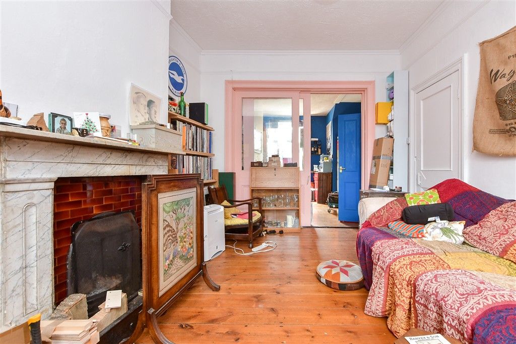 Property photo 3 of 12 Lounge