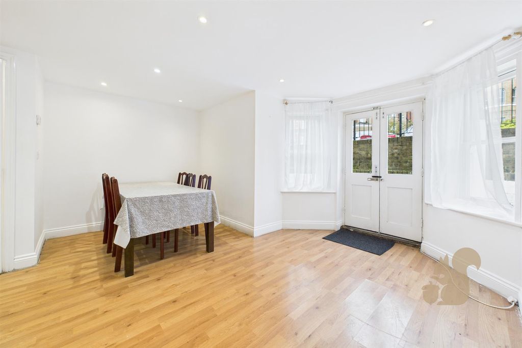 Property photo 2 of 9 Cam05565G0-Pr0037-Still004.Jpg