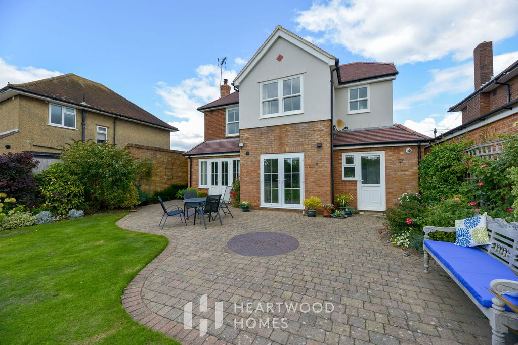 Property photo 2 of 27