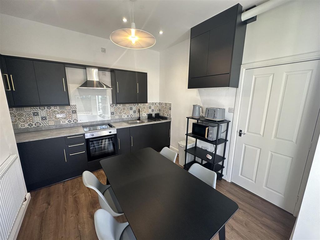 Property photo 3 of 10 Kitchen Photo 1.Jpg