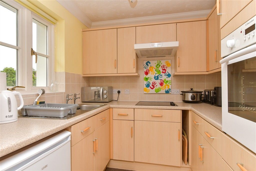 Property photo 3 of 8 Kitchen