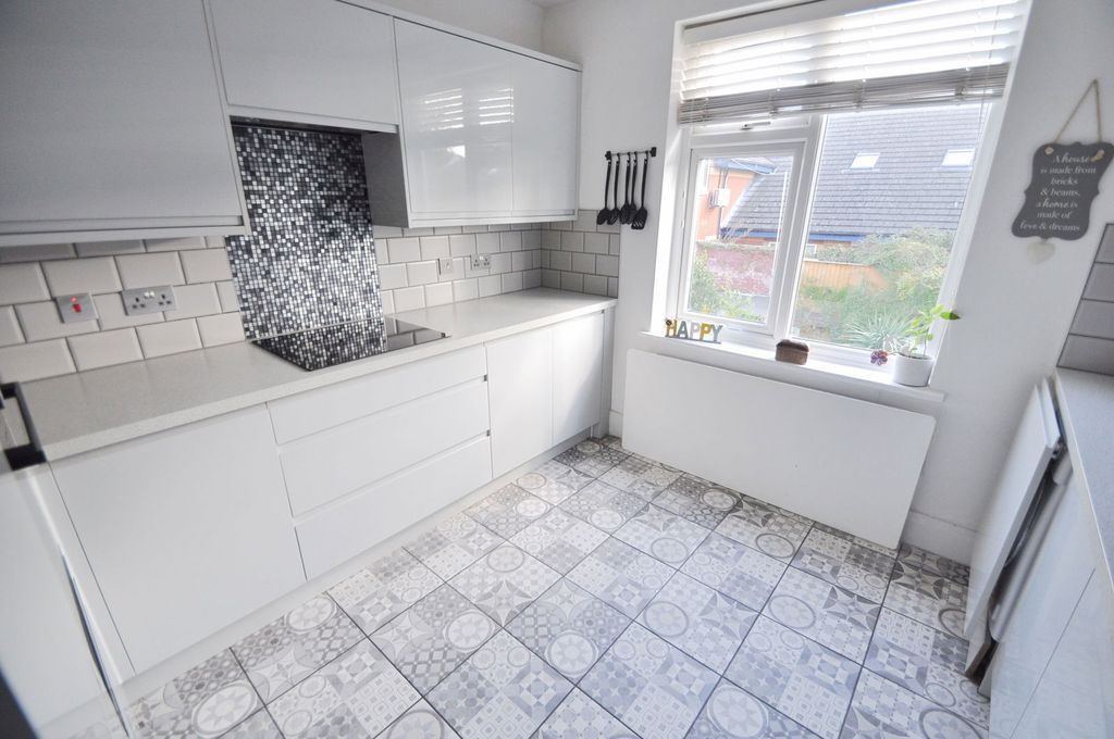 Property photo 3 of 39