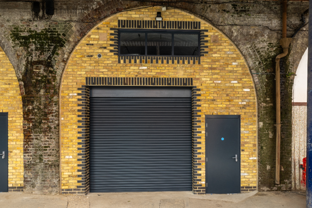 Property photo 1 of 2 The Front Of An Arch.