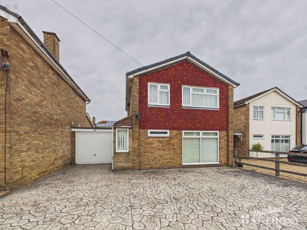 Property photo 1 of 18 Cam03852G0-Pr0779-Still019
