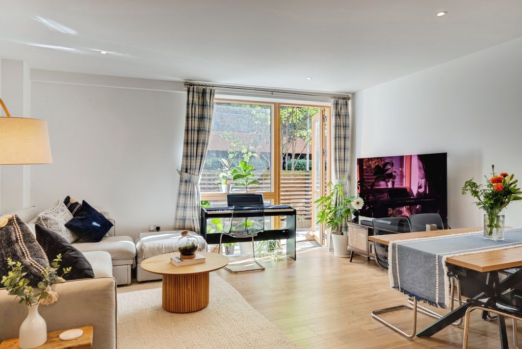 Property photo 2 of 20 A7S03057Hdr