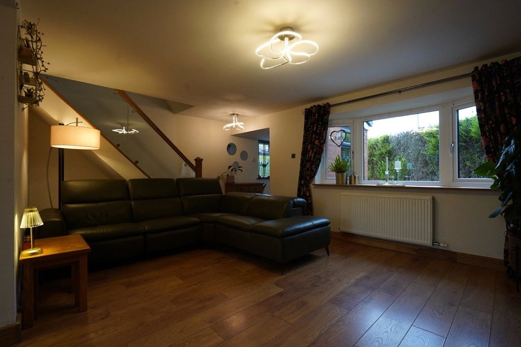 Property photo 2 of 51 Lounge