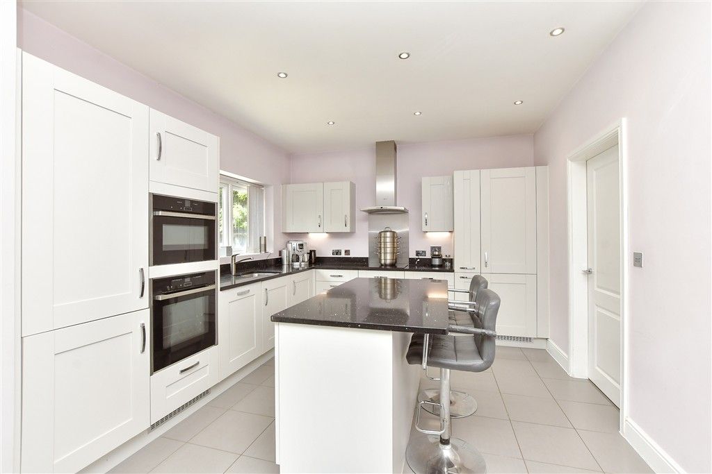 Property photo 3 of 14 Kitchen